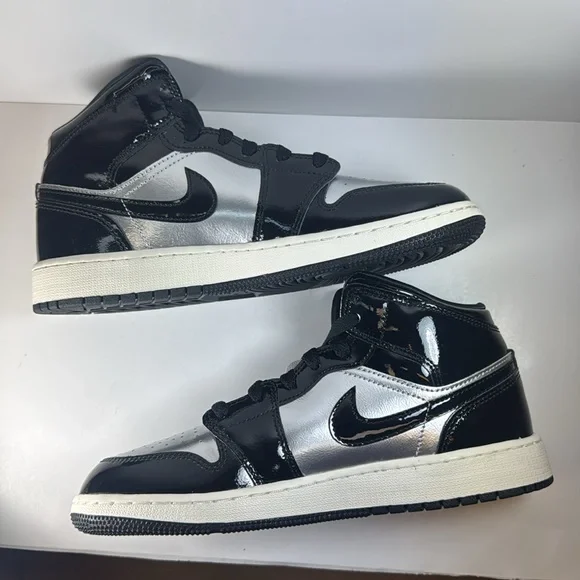 Nike Air Jordan 1 Mid Black Metallic Silver Gold Big Kid’s Size 6.5 Sneakers